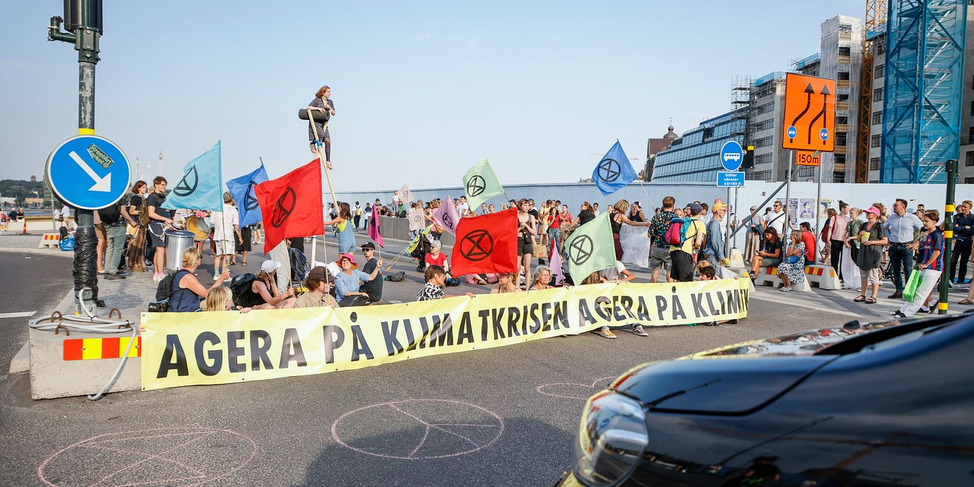 Extinction Rebellion-aktion med vägspärr i Stockholm, 2022.