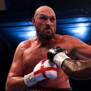 Tyson Fury till vänster mot Dillian Whyte.