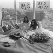 John Lennon och Yoko Ono under en av sittstrejkerna.