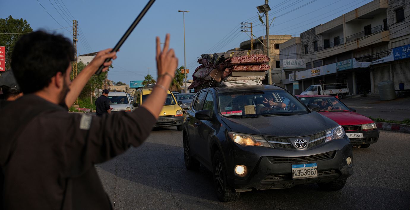 Jubel i libanesiska Zefta när människor på fredagen återvänder efter vapenvilan.