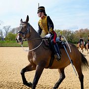 Arkivbild av brittiska soldater som tränar till häst – för ceremoniella roller.