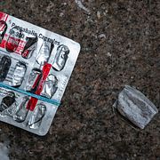 En tom medicinkarta som innehållit Pregabalin slängd i en trappa i centrala Helsingborg i januari 2025.