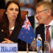 Nya Zeelands premiärminister Jacinda Ardern och handelsminister David Parker.