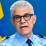 Poliser på Malmöfestivalen och rikspolischefen Anders Thornberg. 