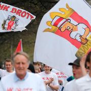 Arkivbild: HK Drotts fans anländer till SM-finalen i handboll 2013
