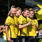 Mjällbys Viktor Gustafson, Elliot Stroud och Ludwig Malachowski Thorell jublar efter 1-0.
