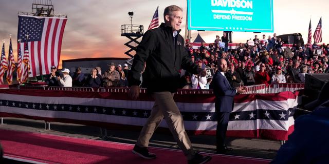 Jim Jordan på ett av Trumps massmöten i november. Michael Conroy / AP