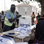 En valurna töms i huvudstaden Bissau.