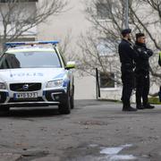 Polis på platsen.