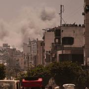 Rök stiger över Gaza stad vid en tidigare attack