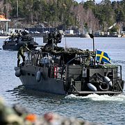 Svenska amfibiesoldater från bland annat AMF 1 övar tillsammans med finländska amfibiesoldater från Nylands brigad under militärövningen Aurora 23.