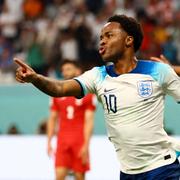 Sterling firar Englands tredje mål mot Iran.