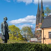 Utanför Carolina Rediviva i Uppsala.