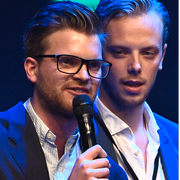 Lucas Simonsson och Carl Déman i JLC. Guldtackorna på bilden är en genrebild och inte de som nämns i texten.