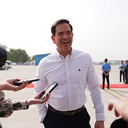 Marco Rubio fällde sina kommentarer på plats i Indien. Här på flygplatsen i New Delhi på måndagen.