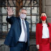 Argentinas president Alberto Fernández. Här tillsammans med Claudia Sheinbaum, borgmästare i Mexiko City.