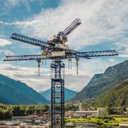 Energy Vaults kran kan lyfta betongblocken så högt som motsvarande 35 våningar. 