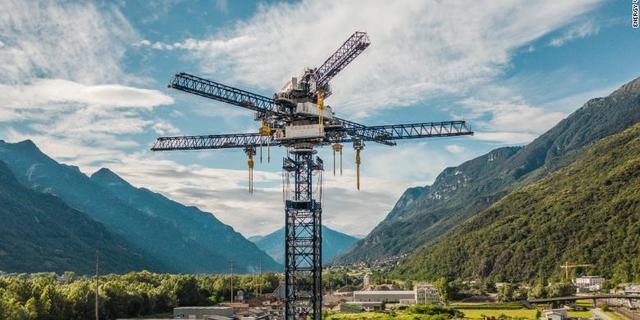 Energy Vaults kran kan lyfta betongblocken så högt som motsvarande 35 våningar.  Energy Vault.