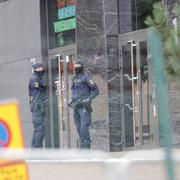 Polisen utanför Elbit i oktober.