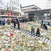 Ett hav av blommor på trappan till Sergelstorg ett par dagar efter terrorattacken den 7 april 2017. 