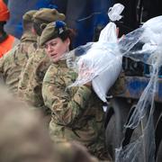 Militär på plats i West Yorkshire, Storbritannien.