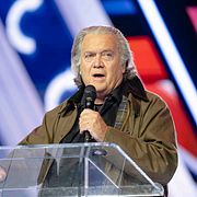 Steve Bannon.