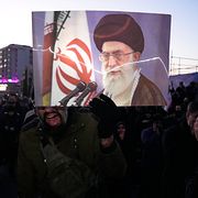 Anhängare till regimen sörjer ayatolla Ali Khameneis död.