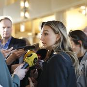 Kristdemokraternas partiledare Ebba Busch (KD) möter media i kammarfoajén i riksdagshuset. Arkivbild från 19 januari.