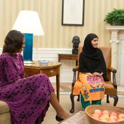 Barack och Michelle Obama träffar Malala Yousafzai