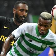 Celtics Boli Bolingoli i duell med AIK:s Henok Goitom.