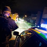 Räddningstjänst och polis på plats vid branden på Linnero i Lund, natten till tisdagen.