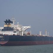 Oljefartyg som passerar genom Hormuz ska betala tullar i krypto, enligt uppgifter.