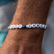 20200709
 Fuck cancer-armband på handled.