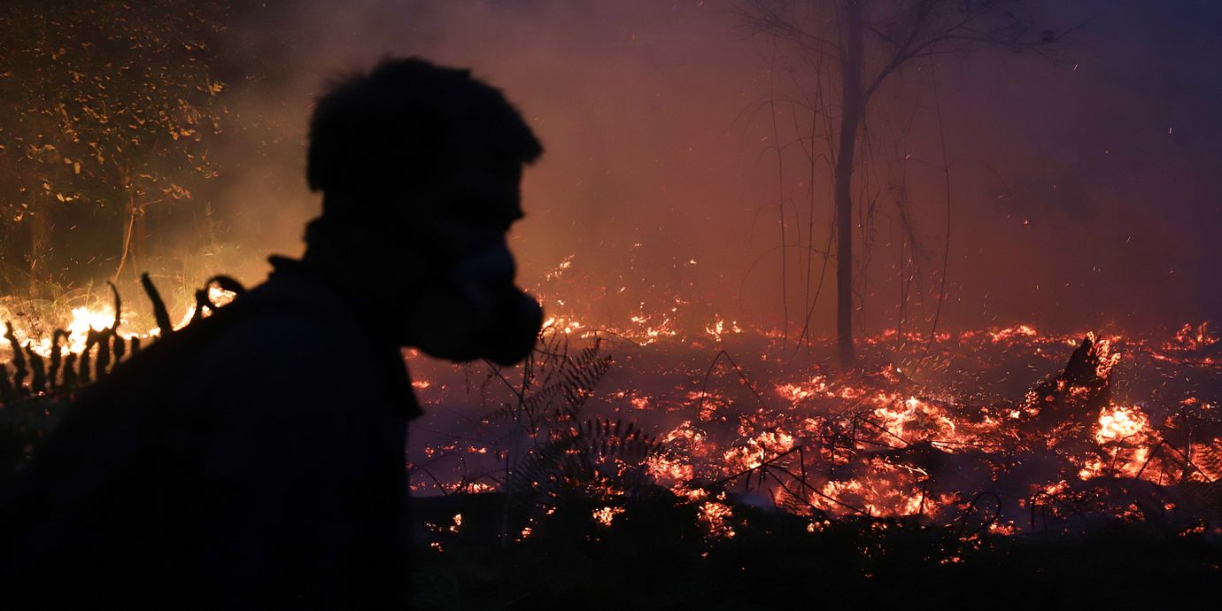 Skogsbränder härjar i Indonesien till följd av extrem torka.
