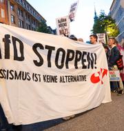 Demonstranter protesterar mot AFD dagar efter deras stora framgångar i lokalvalen.