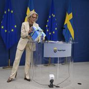  Finansminister Elisabeth Svantesson (M) med budgetpropositionen 