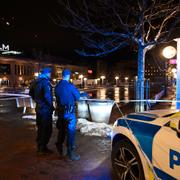 Poliser och avspärrningar i Skärholmen i södra Stockholm.
