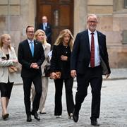 Mats Persson (L)  och Johan Pehrson (L) anländer till Storkyrkan inför gudstjänsten som hålls med anledning av riksmötets öppnande.