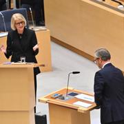 Finansminister Elisabeth Svantesson (M) och Mikael Damberg (S), socialdemokraternas ekonomisk-politisk talesperson, under budgetdebatten i riksdagen.