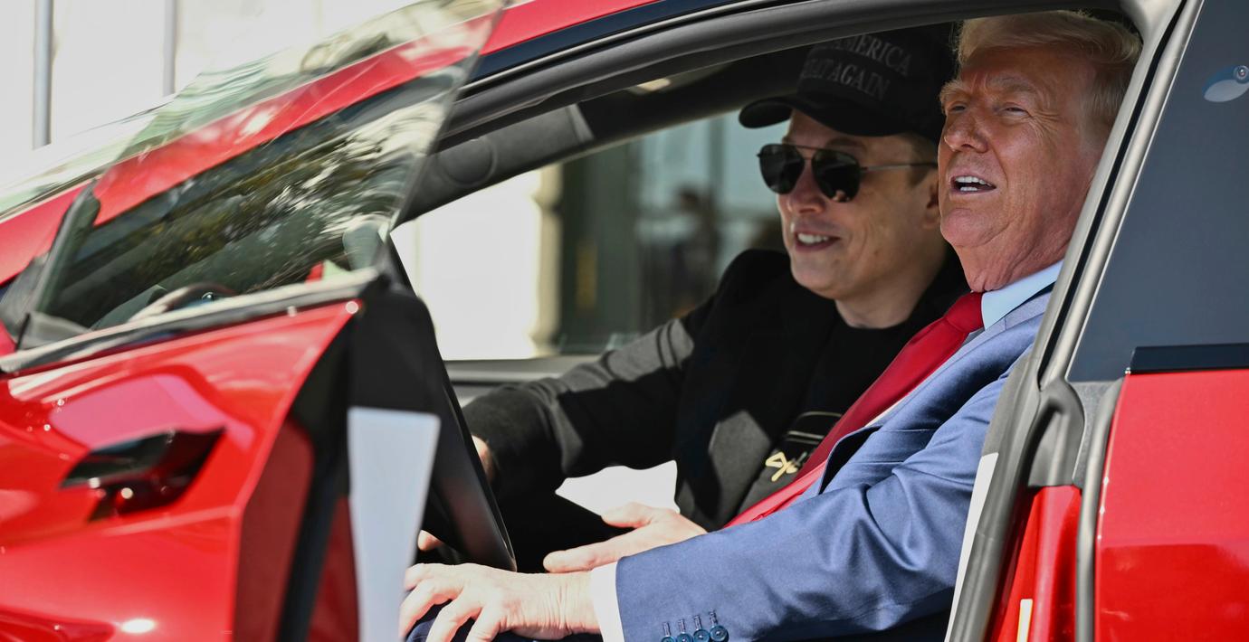 Musk och Trump vid Vita huset. 