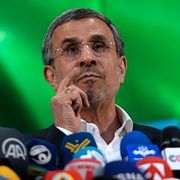 Irans före detta President Mahmoud Ahmadinejad på en presskonferens i Teheran 2024.