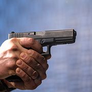 På bilden syns en Glock, som är ett av de märken som används vid piratkopiering.