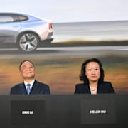 Volvo Cars bolagsstämma i Göteborg. Från vänster Lone Fønss Schrøder, Patrik Marcelius, Eric Li och Helen Hu. 