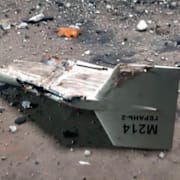 Iransk drönare/Ukrainsk soldat.  TT