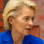 Ursula von der Leyen/syriska flyktingar får hjälp utanför Libyens kust (23 oktober)