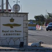 Infarten till flygbasen Akrotiri.