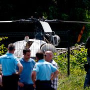 Helikoptern som användes vid flykten har hittats övergiven.