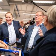 Arkivbild: Boris Lennerhov visar runt statsminister Stefan Löfven i Gekås-varuhuset, 2019. 