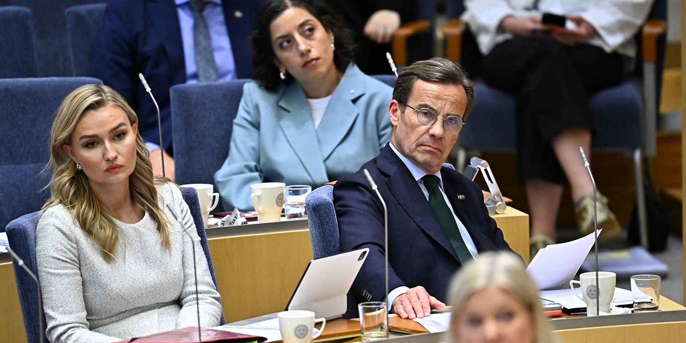 Ebba Busch (KD) och Ulf Kristersson (M) i riksdagen.