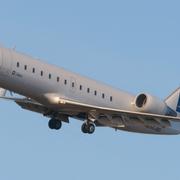 En CRJ-200 tillhörande flygbolaget som flyger linjer för SAS.
